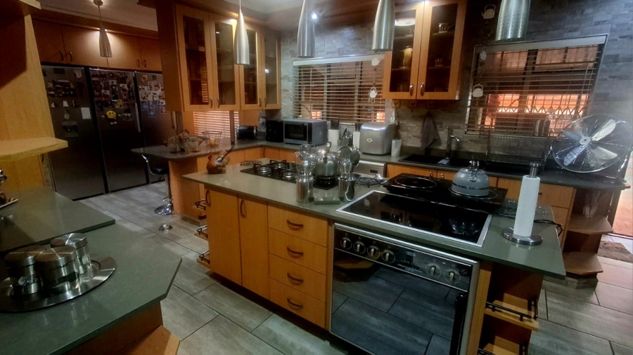 5 Bedroom Property for Sale in Vaalpark Free State